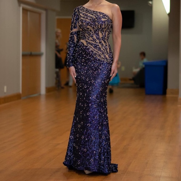 MAKE AN OFFER One of a kind, NATIONAL Pageant winning gown! - Picture 1 of 2